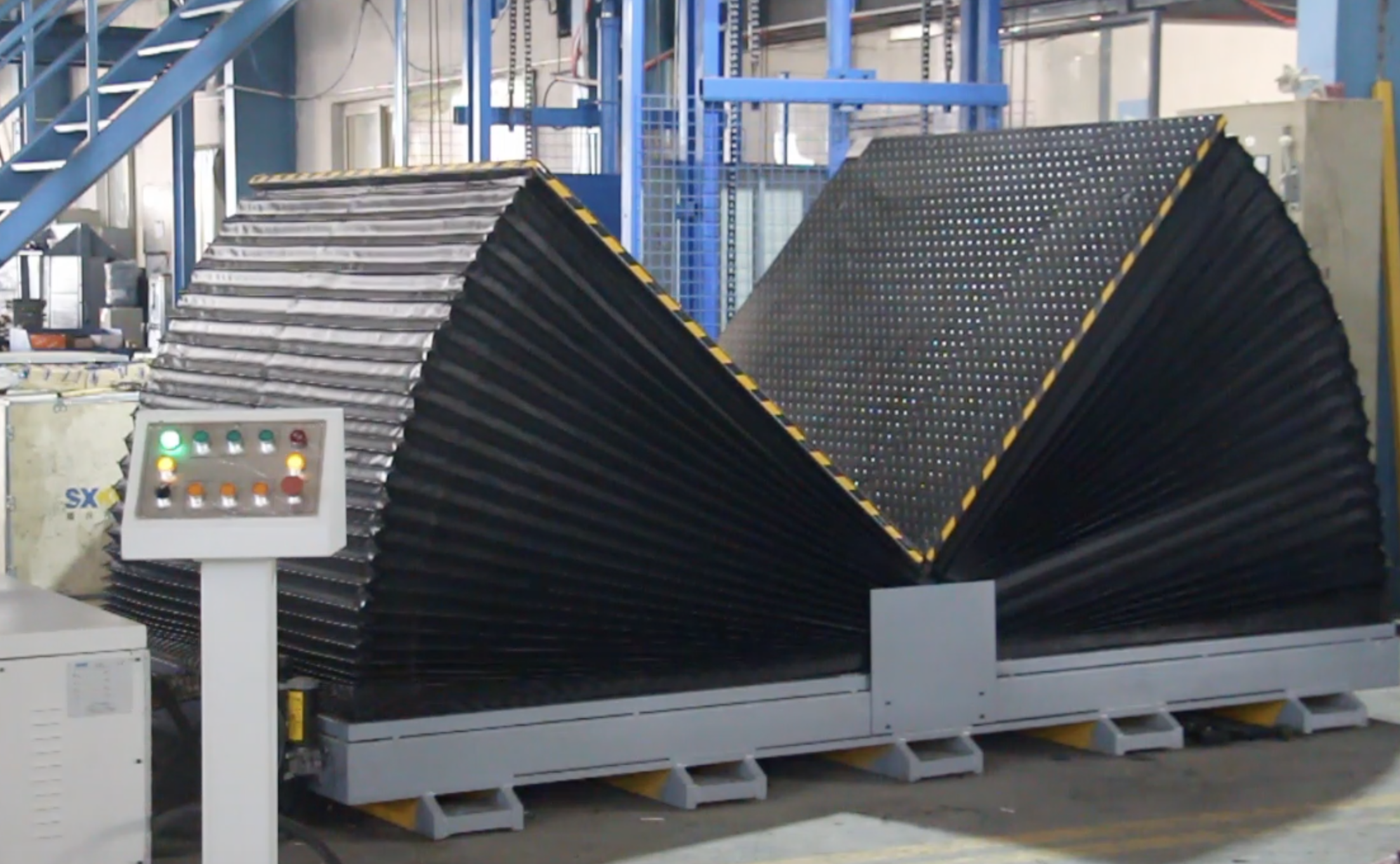 A die and mould flipper for safely and efficiently rotating heavy molds during assembly and maintenance.